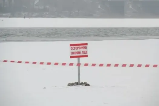 В Сургуте на водоемах установили 60 табличек о запрете выхода на лед
