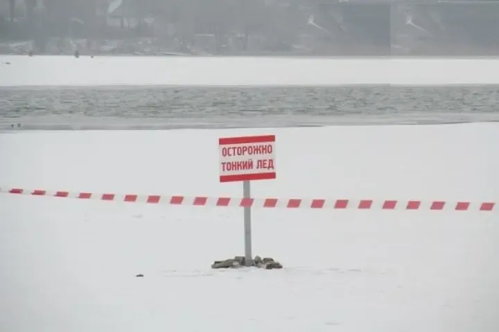 В Сургуте на водоемах установили 60 табличек о запрете выхода на лед