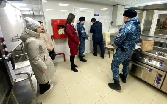 В Сургуте на 90 дней закрыли столовую колледжа, где отравились 45 студентов