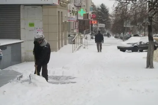 Снежный коллапс, дефицит дворников и карантин в школах: главные новости ХМАО на утро 28 ноября
