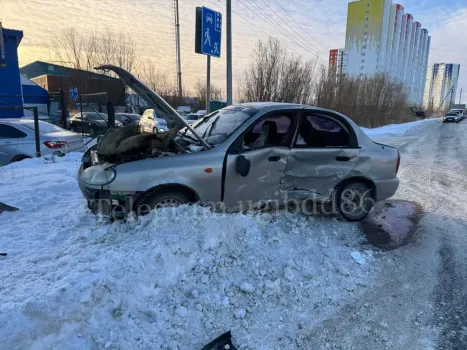 Не уступил при выезде: в Нефтеюганске водитель Chevrolet спровоцировал ДТП