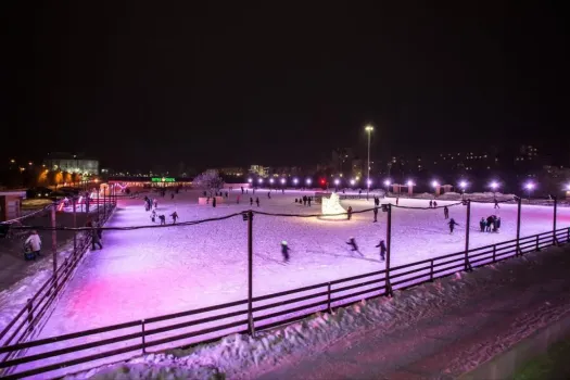 В ХМАО сносят главный городской каток из-за нарушений землепользования