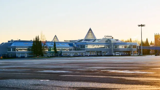 Рейс в Ханты-Мансийск задержали в аэропорту Екатеринбурга более чем на шесть часов