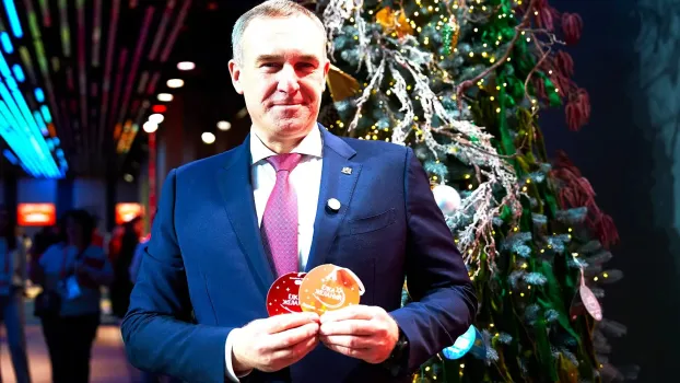 Губернатор Югры исполнил новогодние мечты троих детей