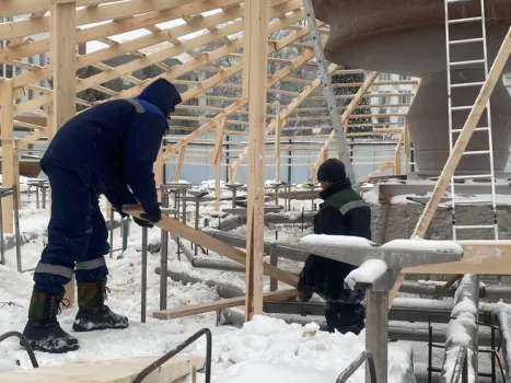 Ждали четыре года: в Нефтеюганске снова начали ремонт городского фонтана