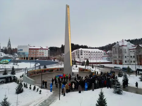 В Ханты-Мансийске открыли стелу «Город трудовой доблести»
