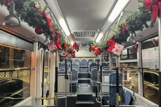 В Нижневартовске на линию вышли новогодние автобусы