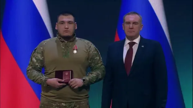 Губернатор Югры вручил госнаграды двум ветеранам СВО из Сургута