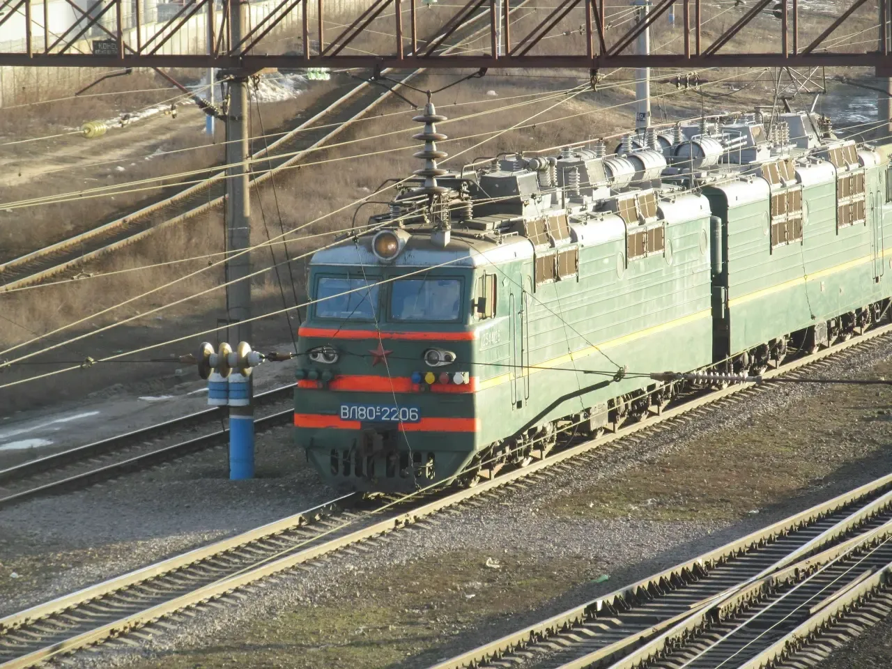 Авария с поездом, скандал в детском саду и форма одежды для врачей: главные новости ХМАО на утро 14 декабря