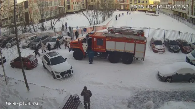 Пауэрбанк загорелся в рюкзаке: в Сургуте эвакуировали школу из-за пожара