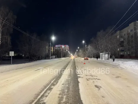 В Югре за сутки под колеса автомобилей попали две пенсионерки