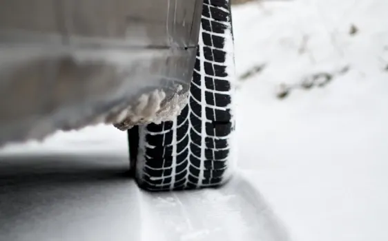 Какое давление в шинах должно быть зимой: назван идеальный параметр — повысится управляемость и снизится износ