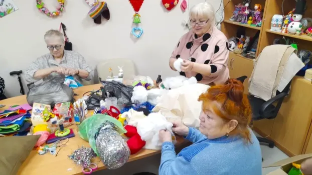 В Сургуте семьи погибших военнослужащих сшили подушки для военного госпиталя