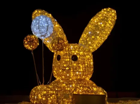 Власти Нижневартовска завершают монтаж новогодних фигур после критики горожан