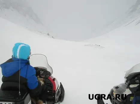 Снегоход перевернулся в Берёзовском районе: водитель получил травмы