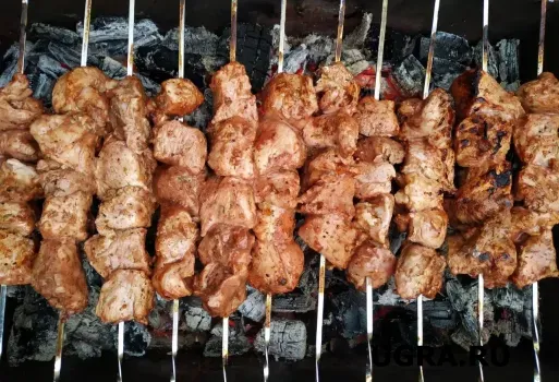 В аэропорту Сургута изъяли более 57 килограмм запрещённого куриного мяса из Азербайджана