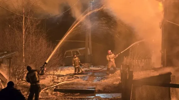 Пожар полностью уничтожил крупный товарный склад в Нижневартовске