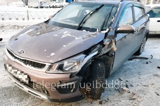 В Нижневартовске автобус спровоцировал массовое ДТП на перекрестке