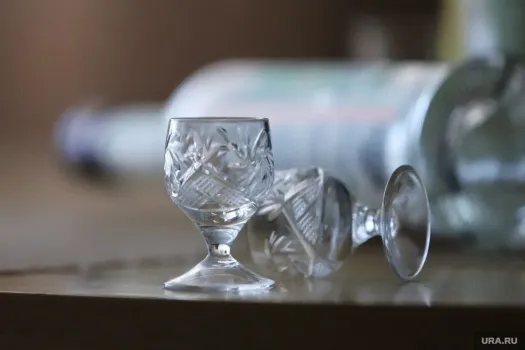 Средняя стоимость водки в Югре к концу 2025 года превысила 877 рублей за литр