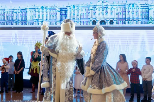 В Сургуте прошла главная городская новогодняя елка для 350 детей