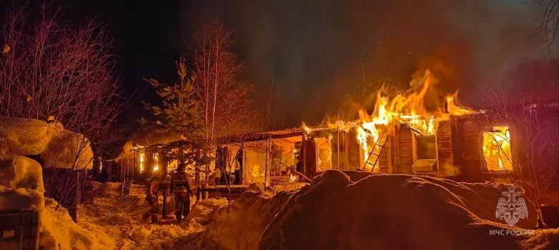 В МЧС рассказали о пожаре в жилом доме в Югре: «Обнаружен погибший, личность устанавливается»