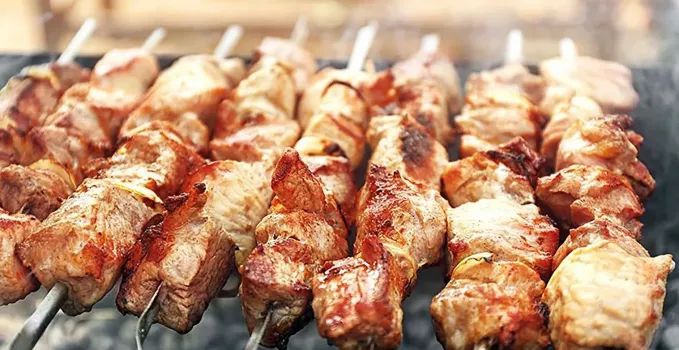 Шашлык из курицы в йогуртовом маринаде: пикантное сочетание