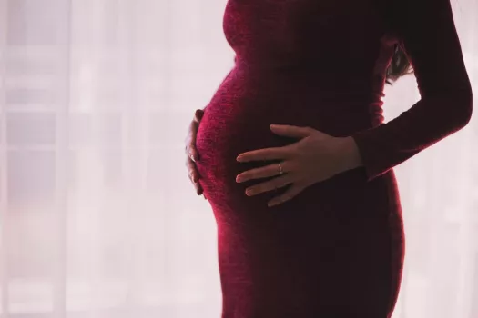 В Сургуте 24 подростка стали юными мамами в 2024 году
