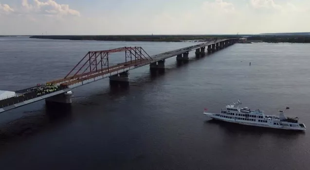 Строители завершили стыковку пролётов на новом мосту через Обь