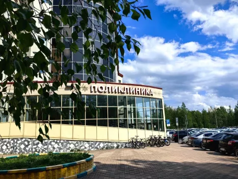 Медики спасли двух детей, выпавших из окон многоэтажек в Сургуте