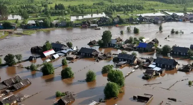 Паводок в Югре: деревня с пенсионерами уходит под воду