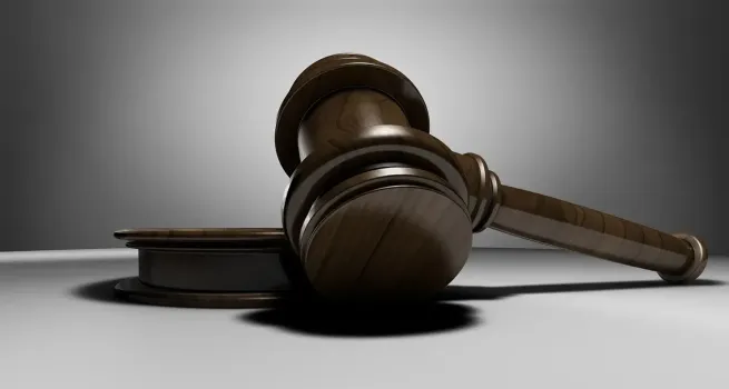 Суд ХМАО оштрафовал мужчину за ложный донос о взрыве и драку с полицией