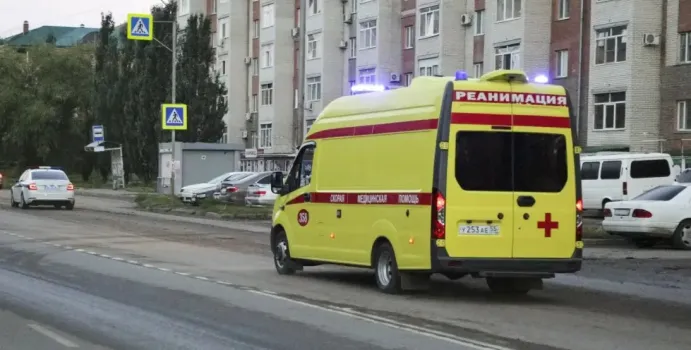 Медики Югры спасли мужчину, который упал в мукомольную машину