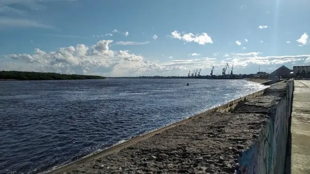 Жителей Нижневартовска напугал громкий хлопок со стороны набережной