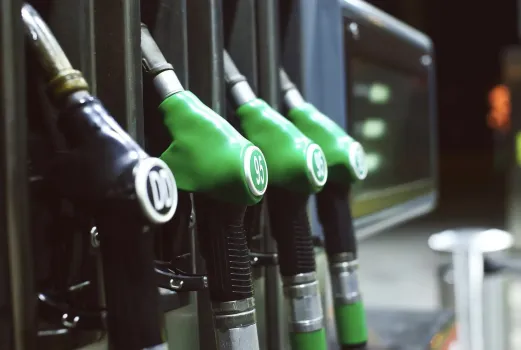 В ХМАО продают нефтебазу с АЗС за цену трехкомнатной квартиры