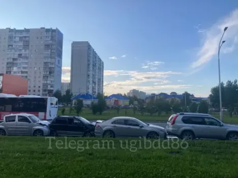 В Нижневартовске пенсионерка без прав спровоцировала массовое ДТП