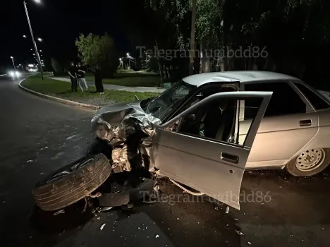 В ХМАО водитель устроил ДТП на встречке и скрылся, оставив троих пострадавших