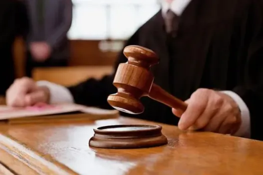 Житель ХМАО помог знакомому вынести труп в холодильнике из квартиры