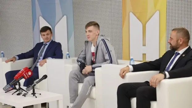 Олимпийскому чемпиону Максиму Храмцову из ХМАО посоветовали быть скромнее