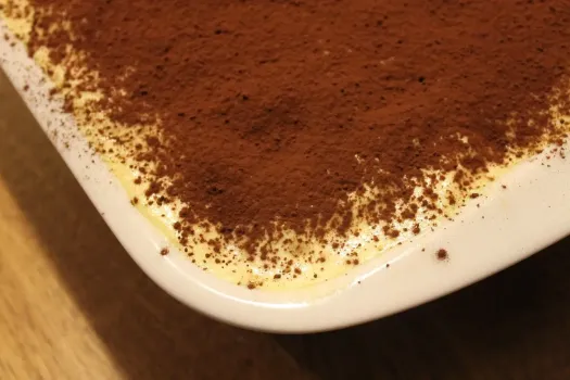 Включать духовку не придется: готовим нежный и вкусный тирамису на скорую руку — просто тает во рту