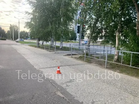 В Нижневартовске электросамокатчик сбил пенсионерку и скрылся