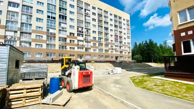 В Нягани в 6 микрорайоне завершается благоустройство «Уютного дворика»