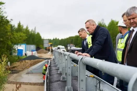 Губернатор ХМАО проинспектировал ремонт трассы под Нижневартовском