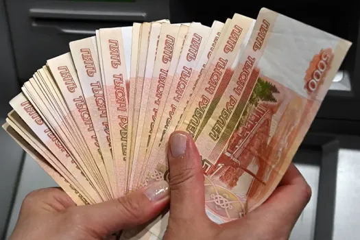 Глава депздрава ХМАО рассказал, чем в регион заманивают молодых врачей