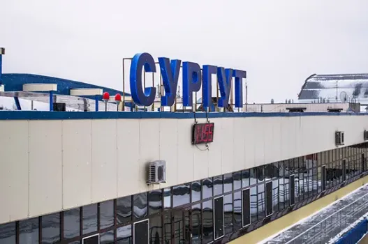 В аэропорту Сургута массово задержали рейсы: названа причина