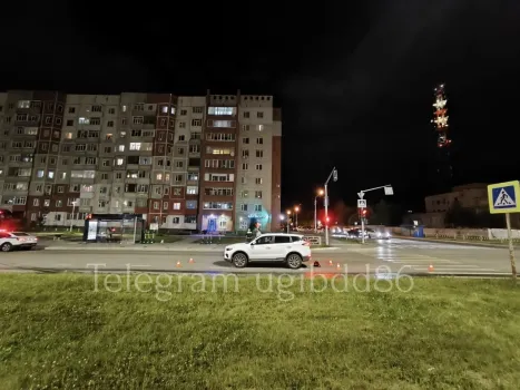 Двое пешеходов попали под колеса автомобилей в ХМАО