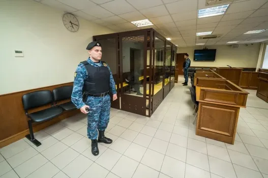 Алиментщик из ХМАО угрожал расправой приставу и его родне