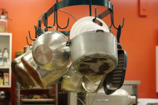 Спасаем безнадёжную кастрюлю: эффективные методы чистки от нагара — никакой агрессивной химии