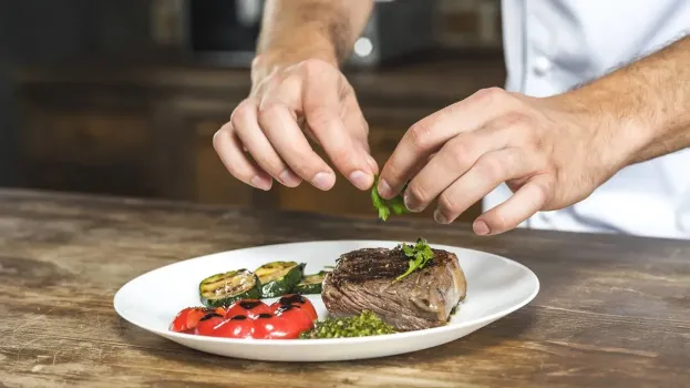 Заведения Ханты-Мансийска приготовили оригинальные блюда для туристов: что в меню