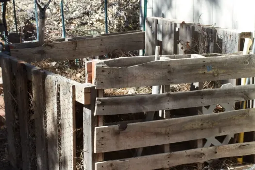 Зимой жизнь компоста не замирает: как правильно ухаживать за ним в холодный период &mdash; 5 простейших правил