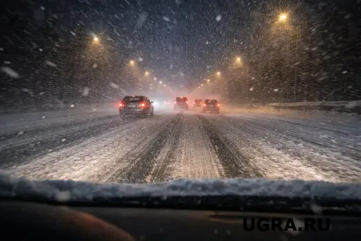 Жителей ХМАО предупредили об опасности на трассе